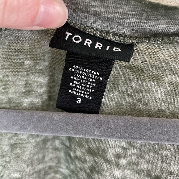 TORRID Lace-Up Football Sport Burnout Tee V-neck Contrast Gray & Green Top 3X - Picture 4 of 10